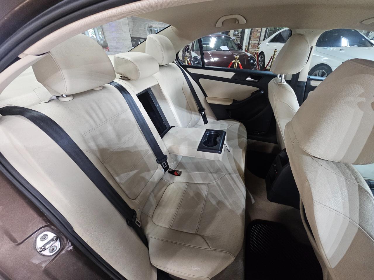 Volkswagen Jetta Sedan 4dr Auto SE 2012