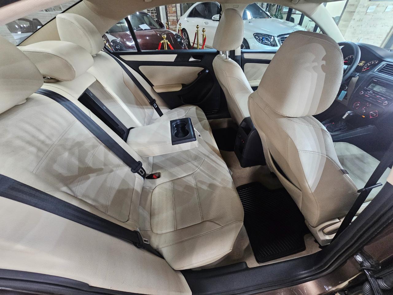 Volkswagen Jetta Sedan 4dr Auto SE 2012