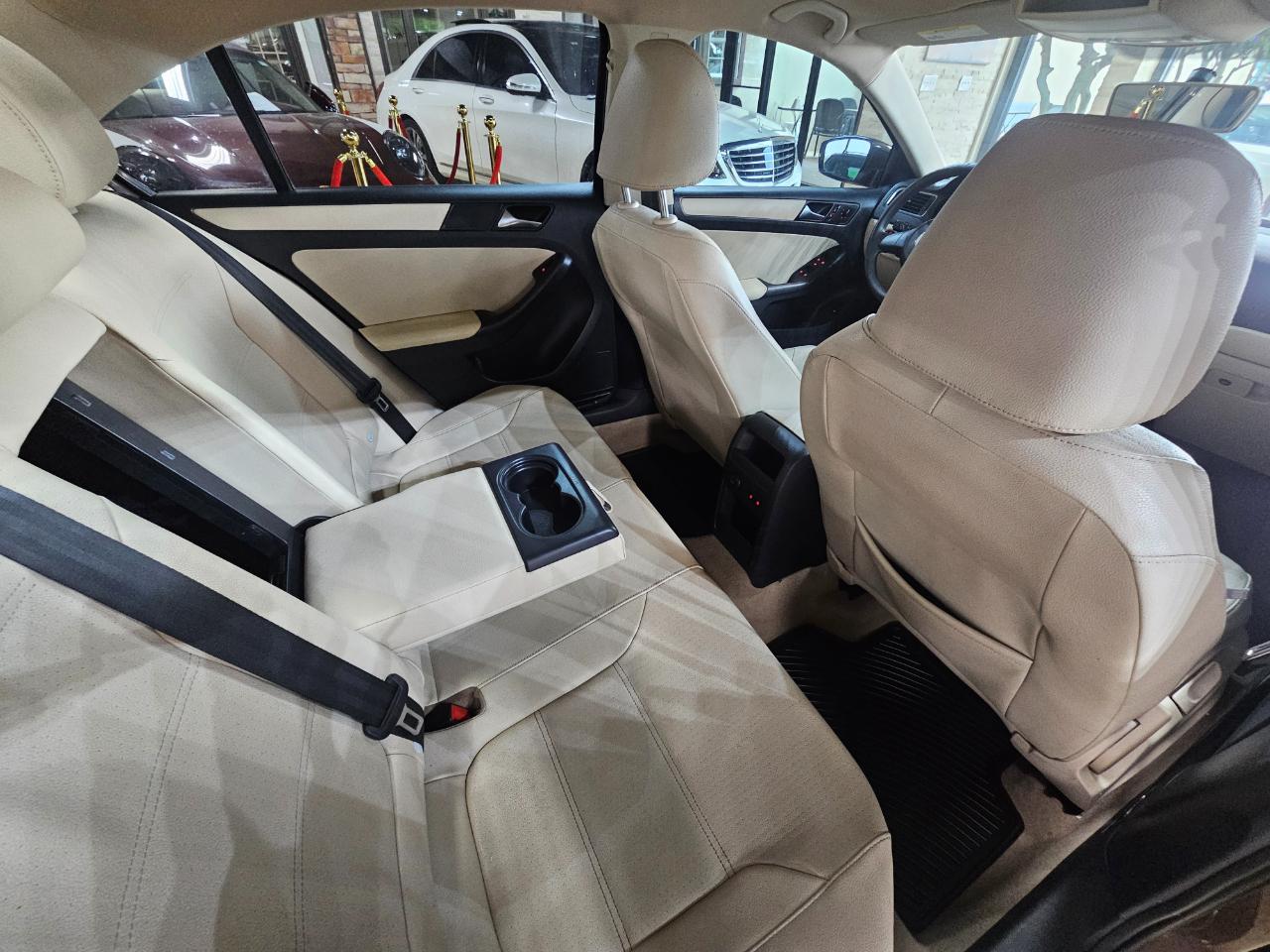 Volkswagen Jetta Sedan 4dr Auto SE 2012