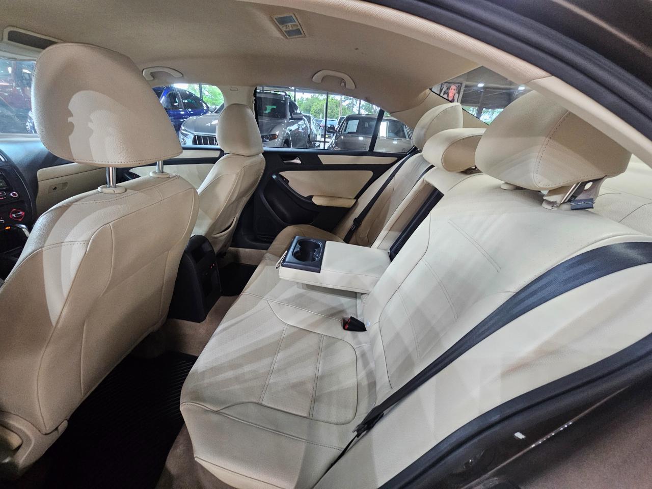 Volkswagen Jetta Sedan 4dr Auto SE 2012