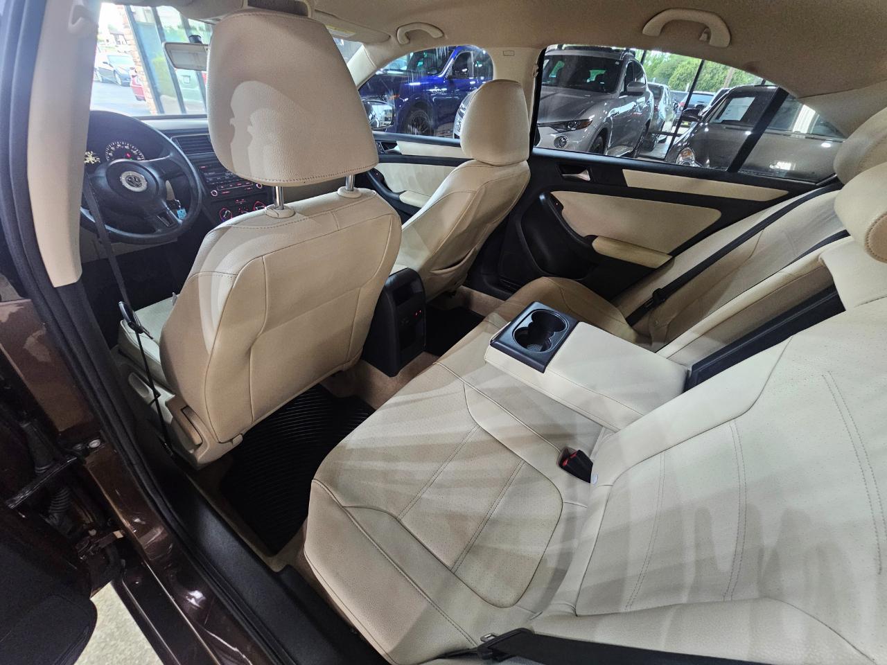 Volkswagen Jetta Sedan 4dr Auto SE 2012