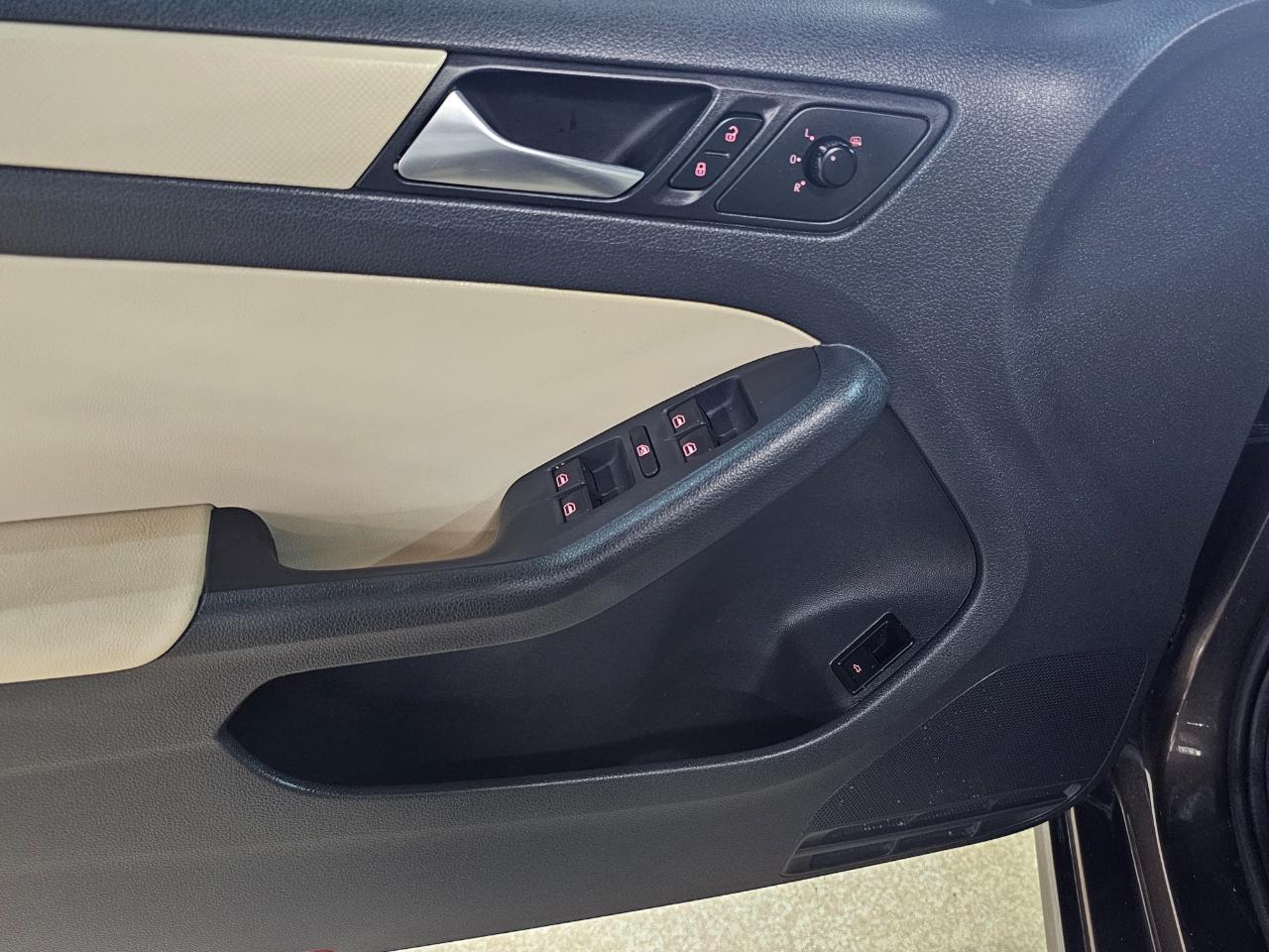 Volkswagen Jetta Sedan 4dr Auto SE 2012