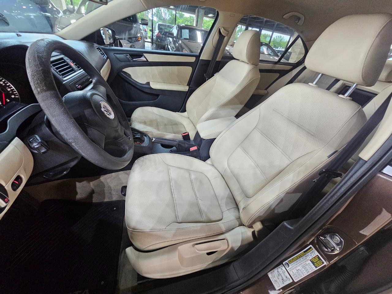 Volkswagen Jetta Sedan 4dr Auto SE 2012