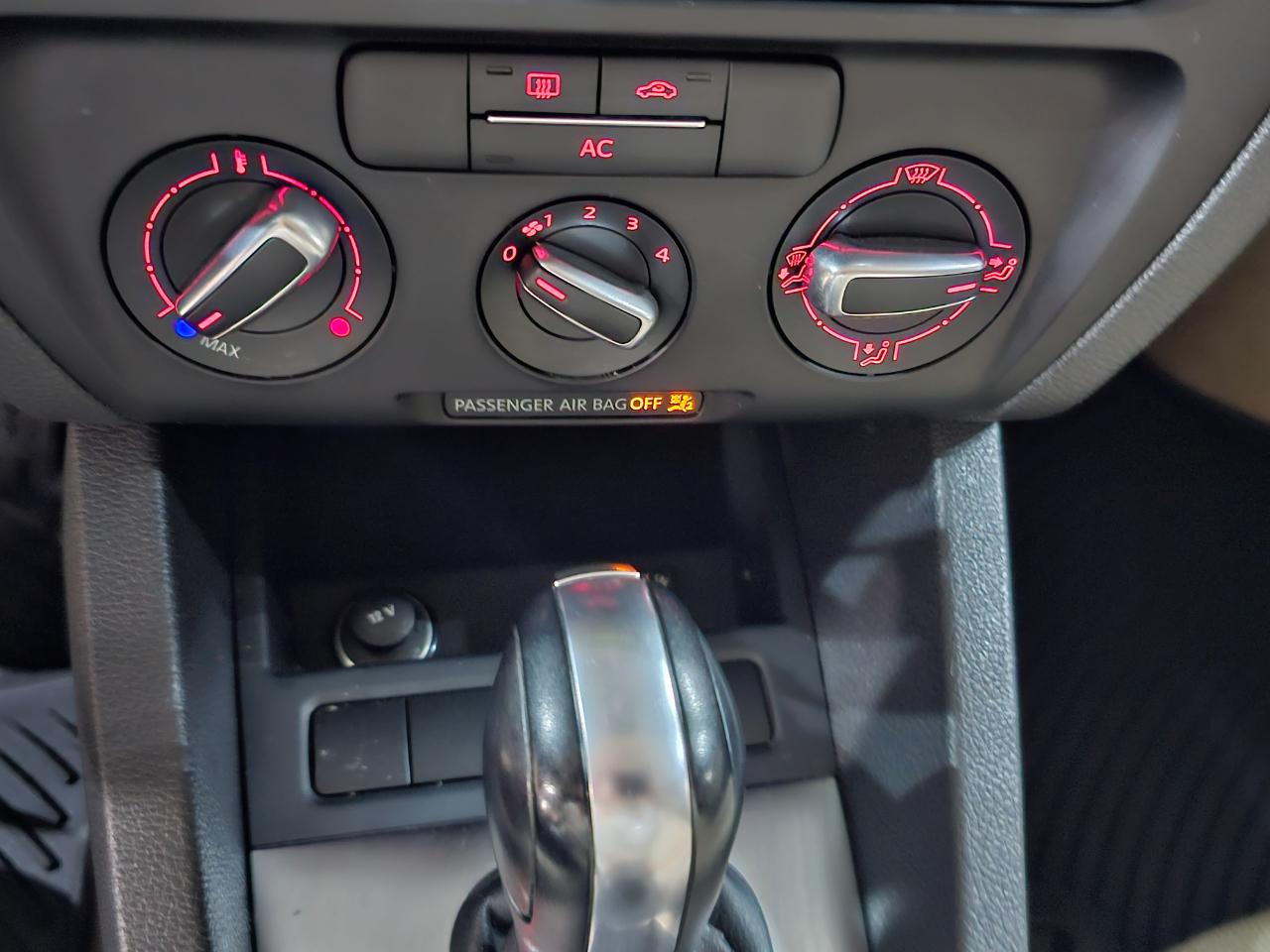 Volkswagen Jetta Sedan 4dr Auto SE 2012