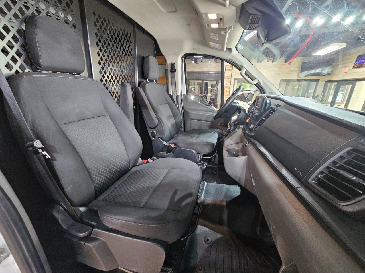 Ford Transit Cargo Van T-250 130" Low Rf 9070 GVWR RWD 2022