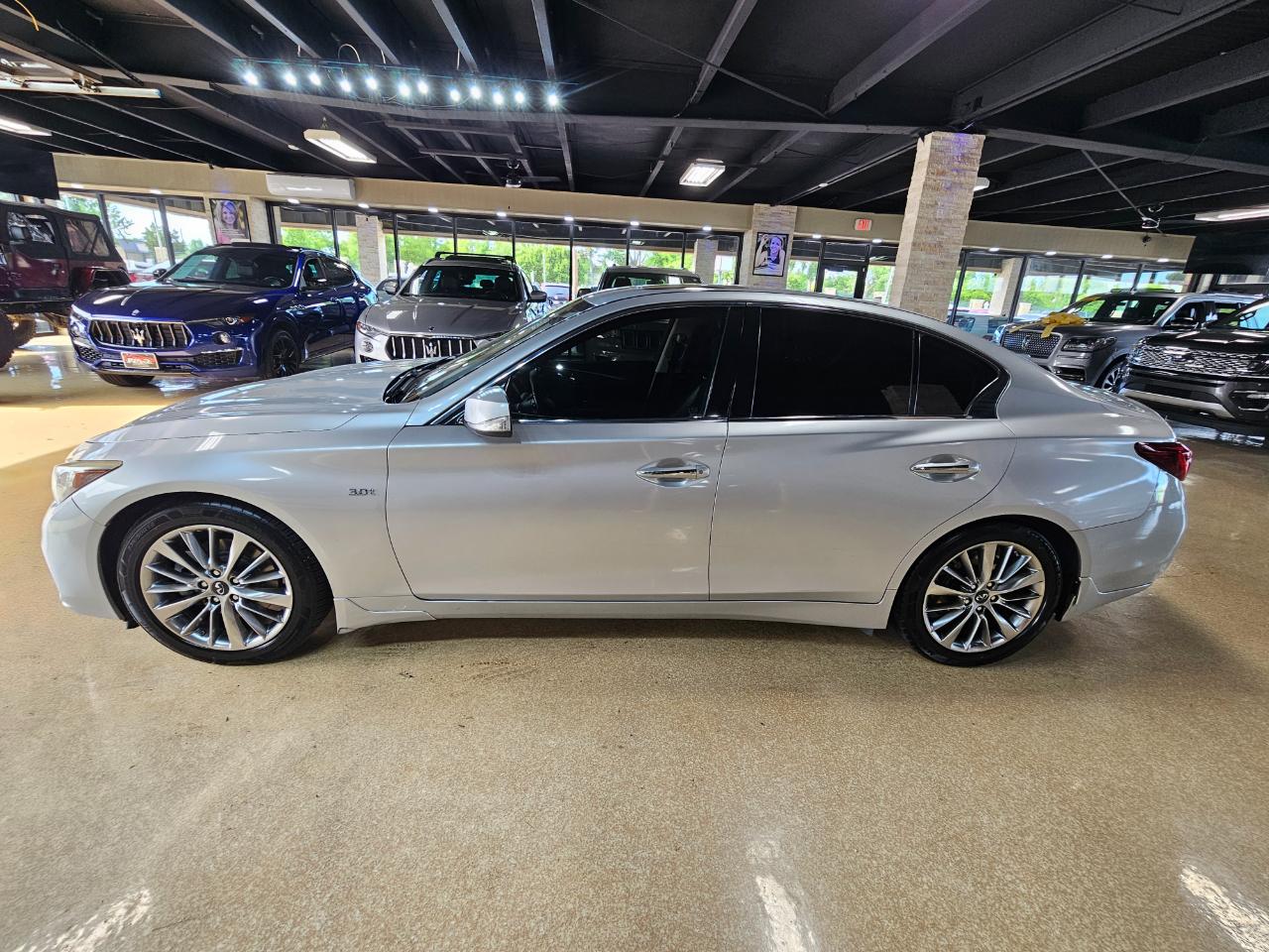 Infiniti Q50 3.0t LUXE RWD 2018
