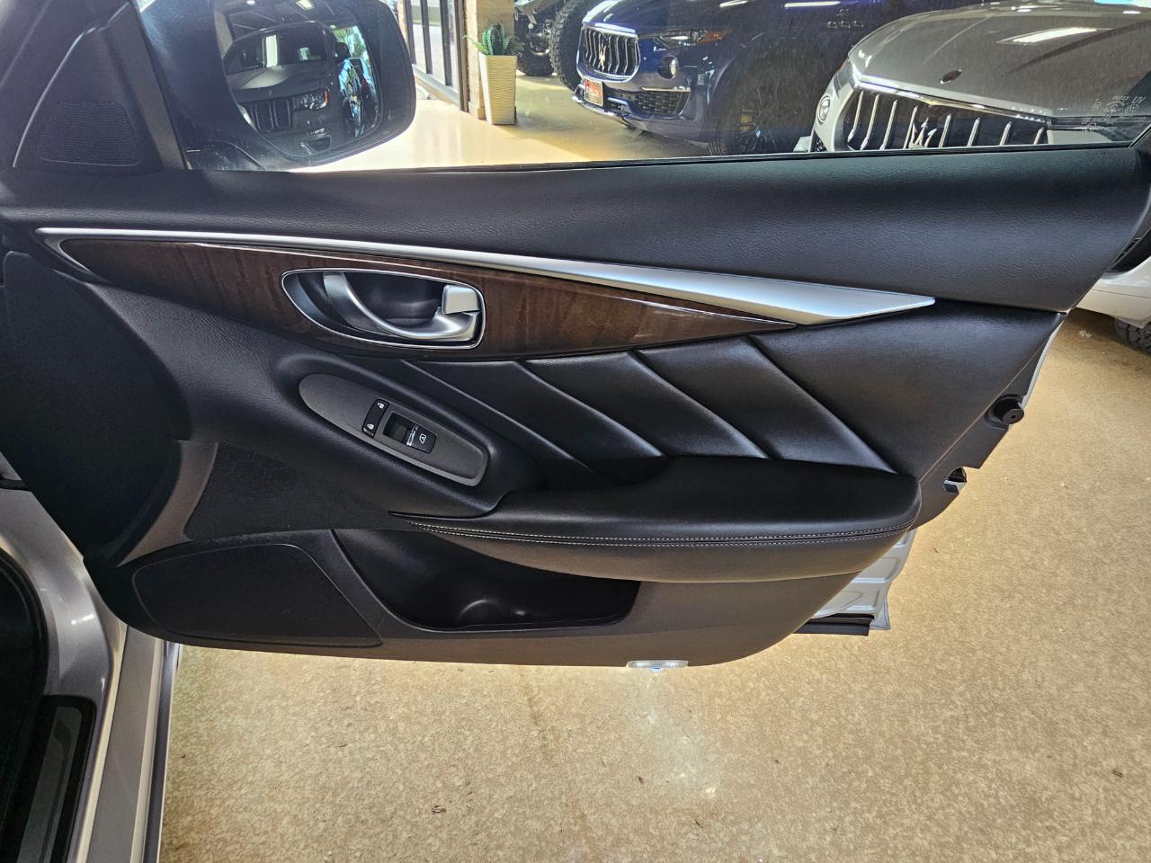 Infiniti Q50 3.0t LUXE RWD 2018