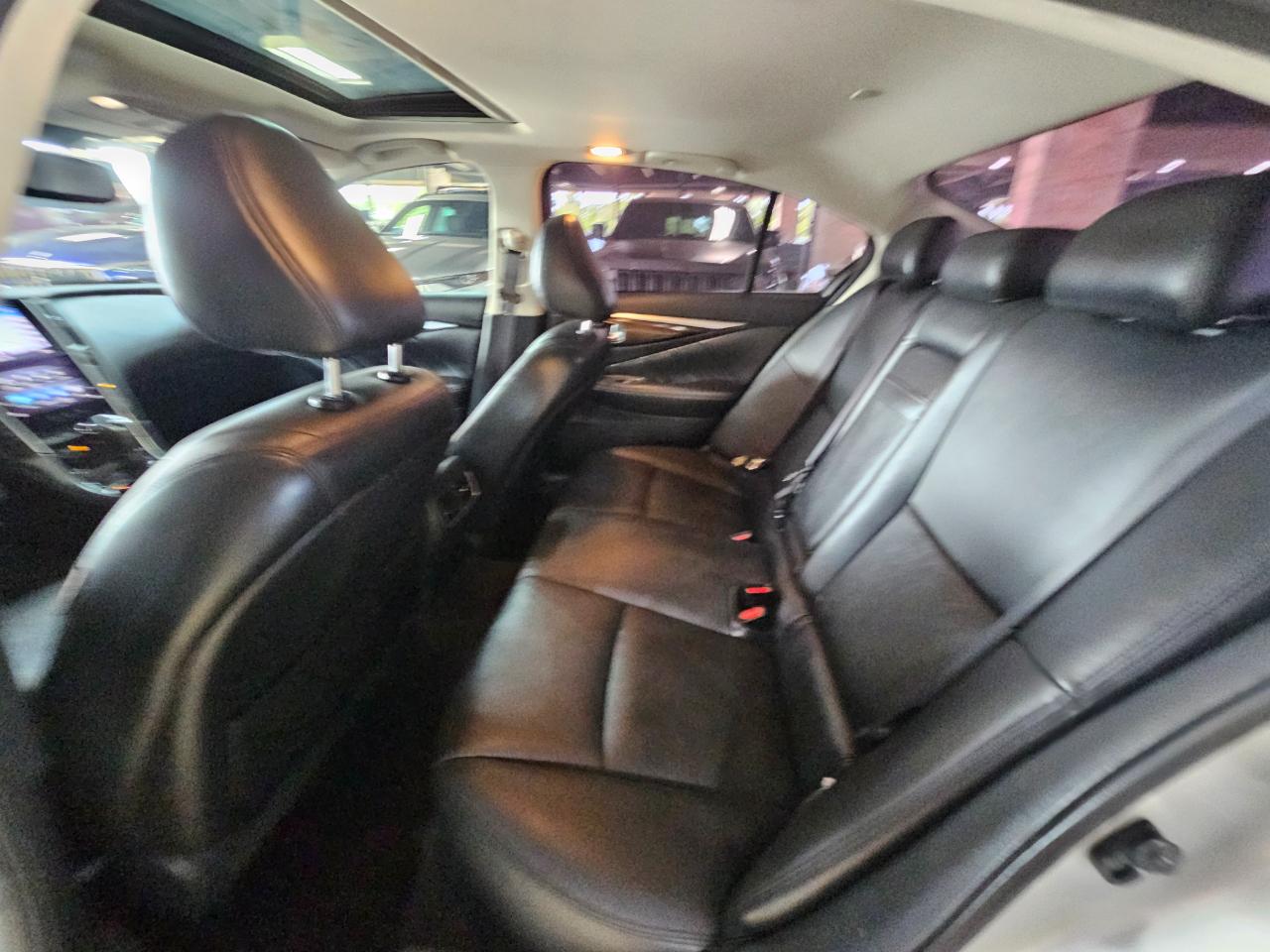 Infiniti Q50 3.0t LUXE RWD 2018