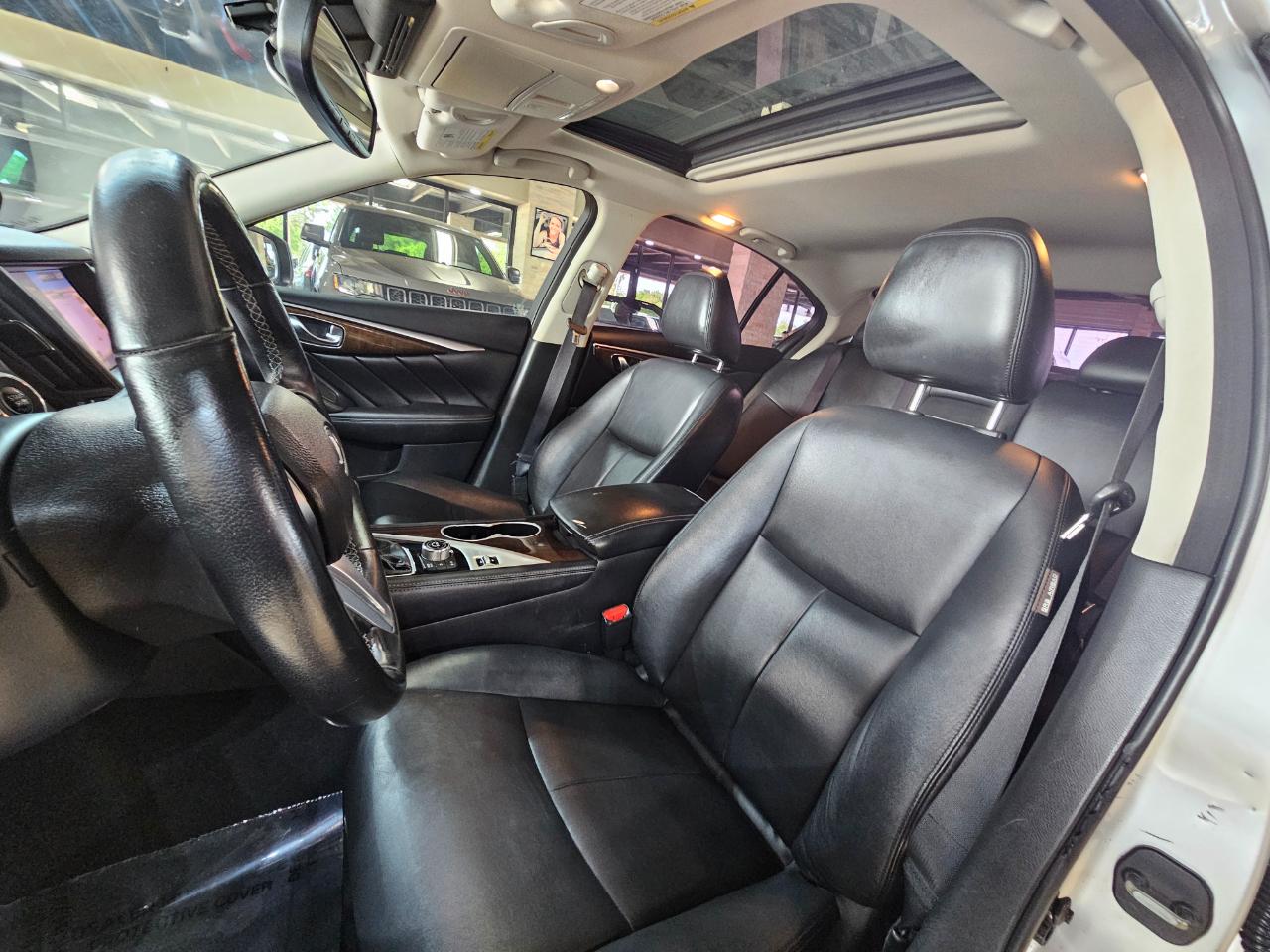 Infiniti Q50 3.0t LUXE RWD 2018
