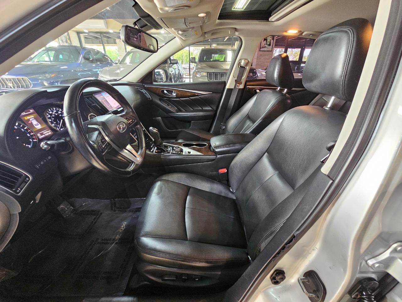 Infiniti Q50 3.0t LUXE RWD 2018