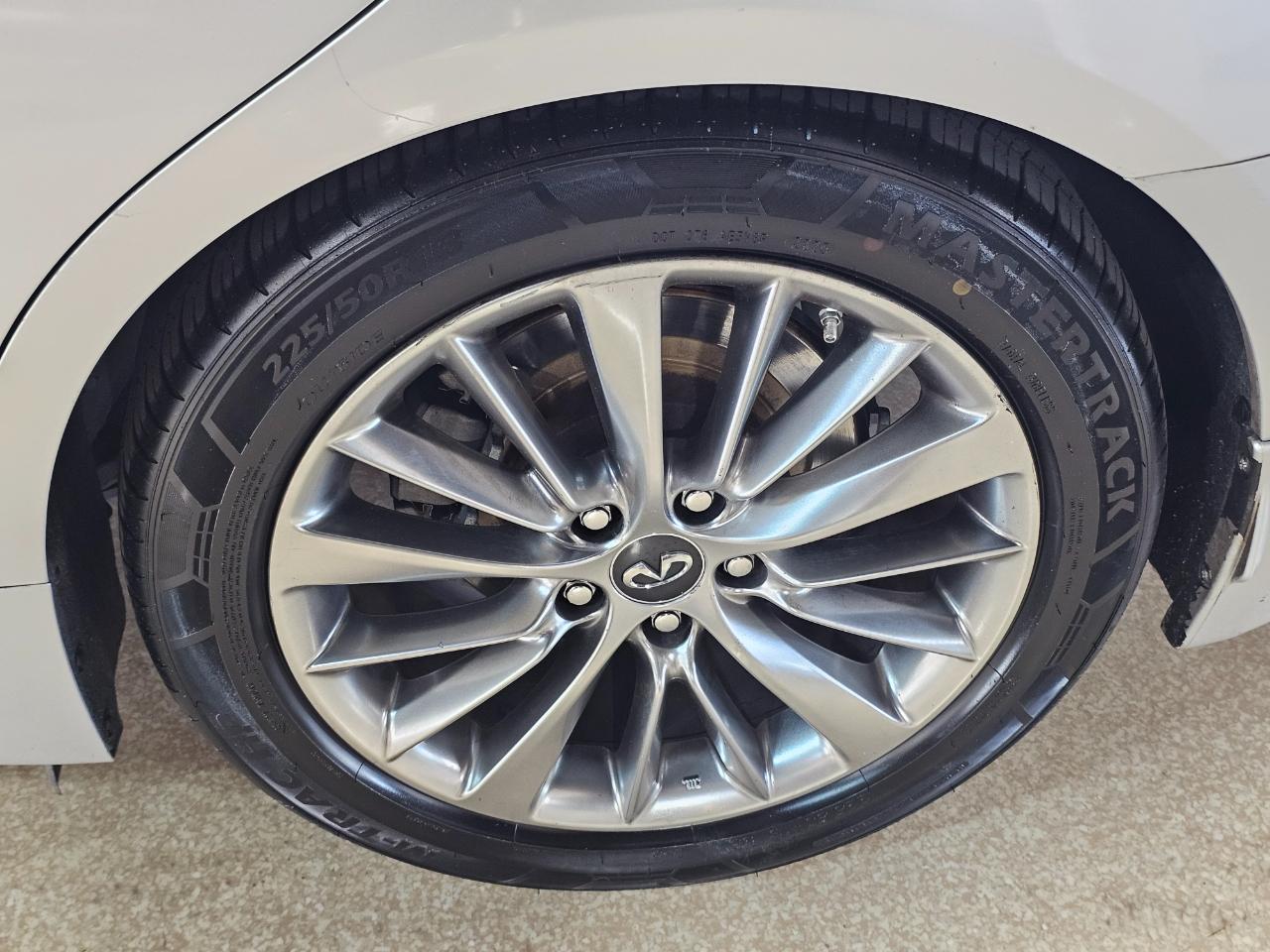 Infiniti Q50 3.0t LUXE RWD 2018