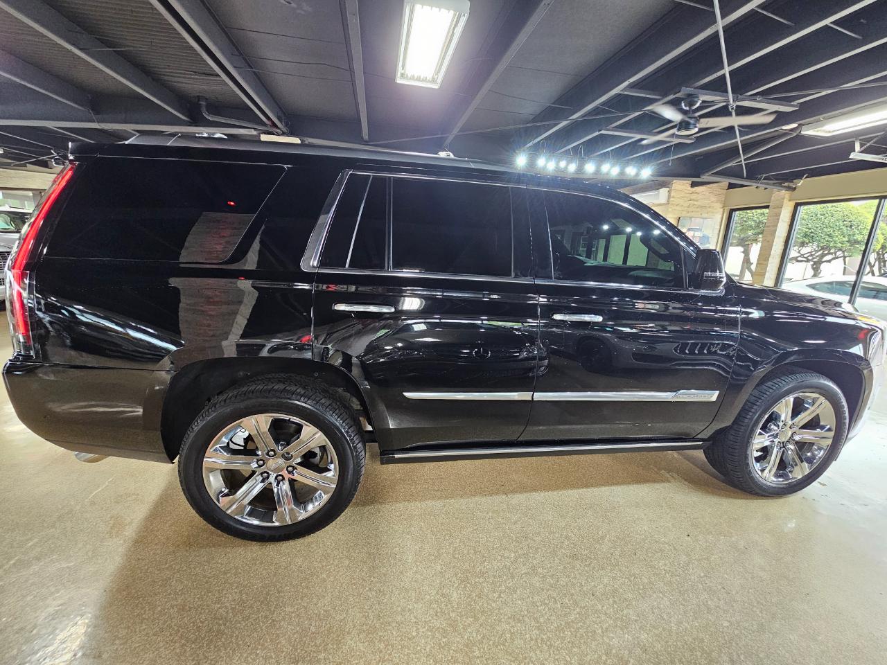 Cadillac Escalade 4WD 4dr Platinum 2017