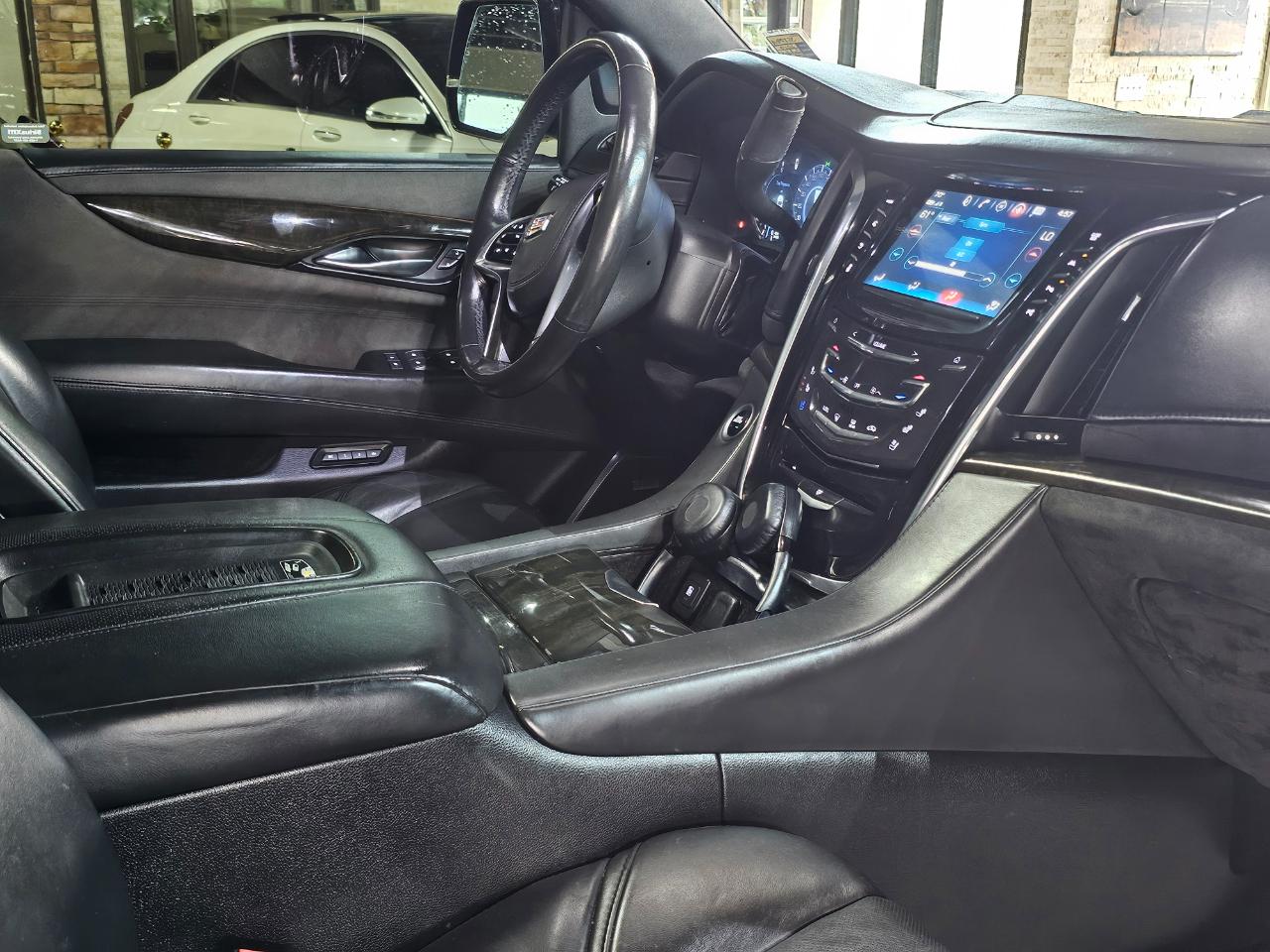 Cadillac Escalade 4WD 4dr Platinum 2017