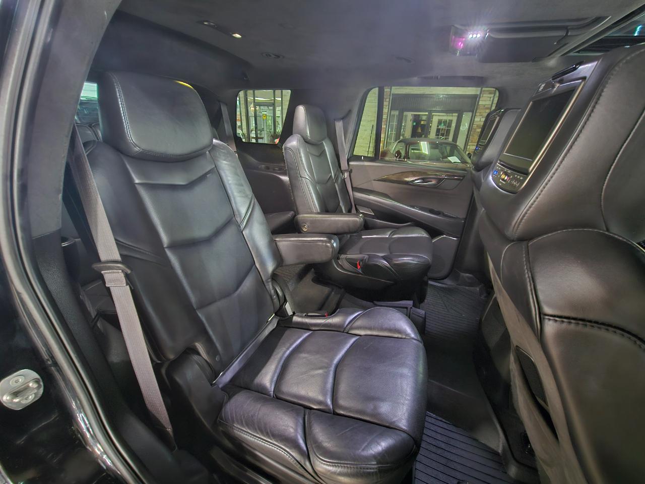 Cadillac Escalade 4WD 4dr Platinum 2017