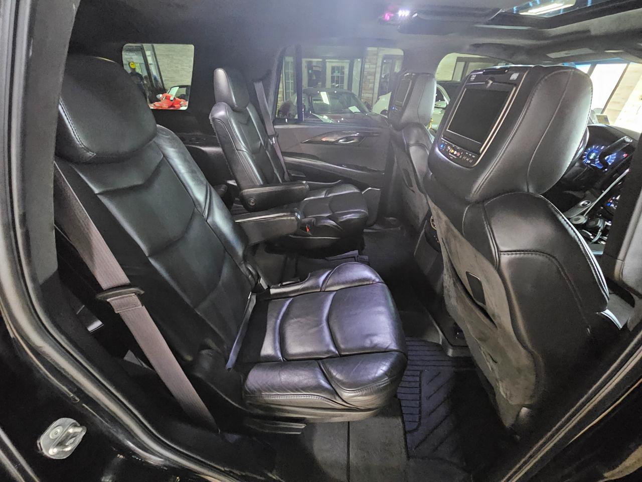 Cadillac Escalade 4WD 4dr Platinum 2017