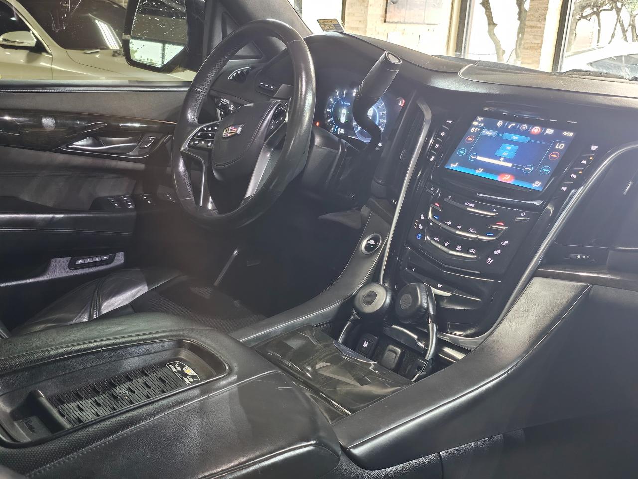 Cadillac Escalade 4WD 4dr Platinum 2017
