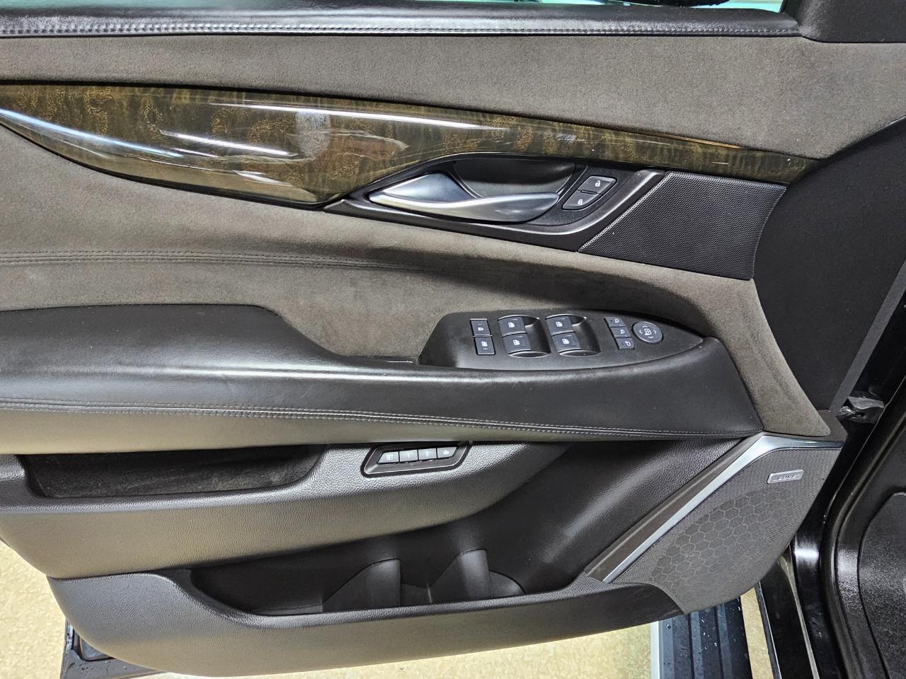 Cadillac Escalade 4WD 4dr Platinum 2017