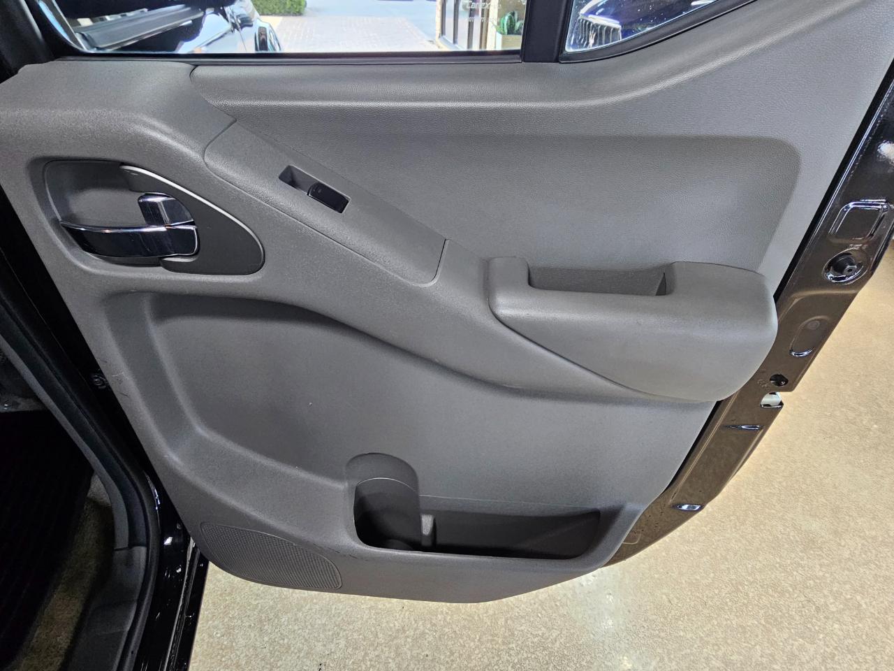 Nissan Frontier 4WD Crew Cab SWB Auto SV 2016