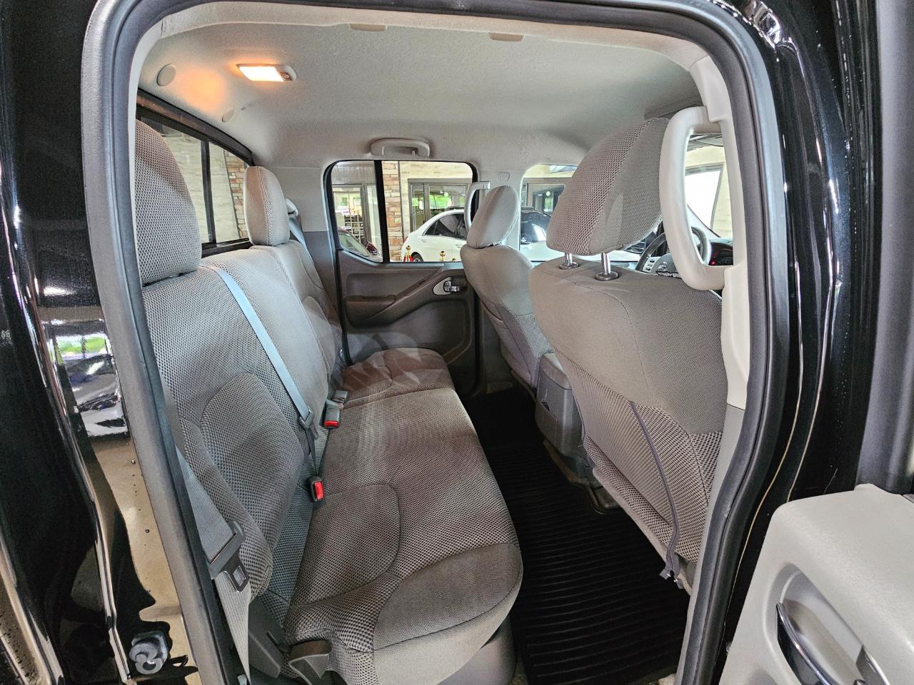 Nissan Frontier 4WD Crew Cab SWB Auto SV 2016