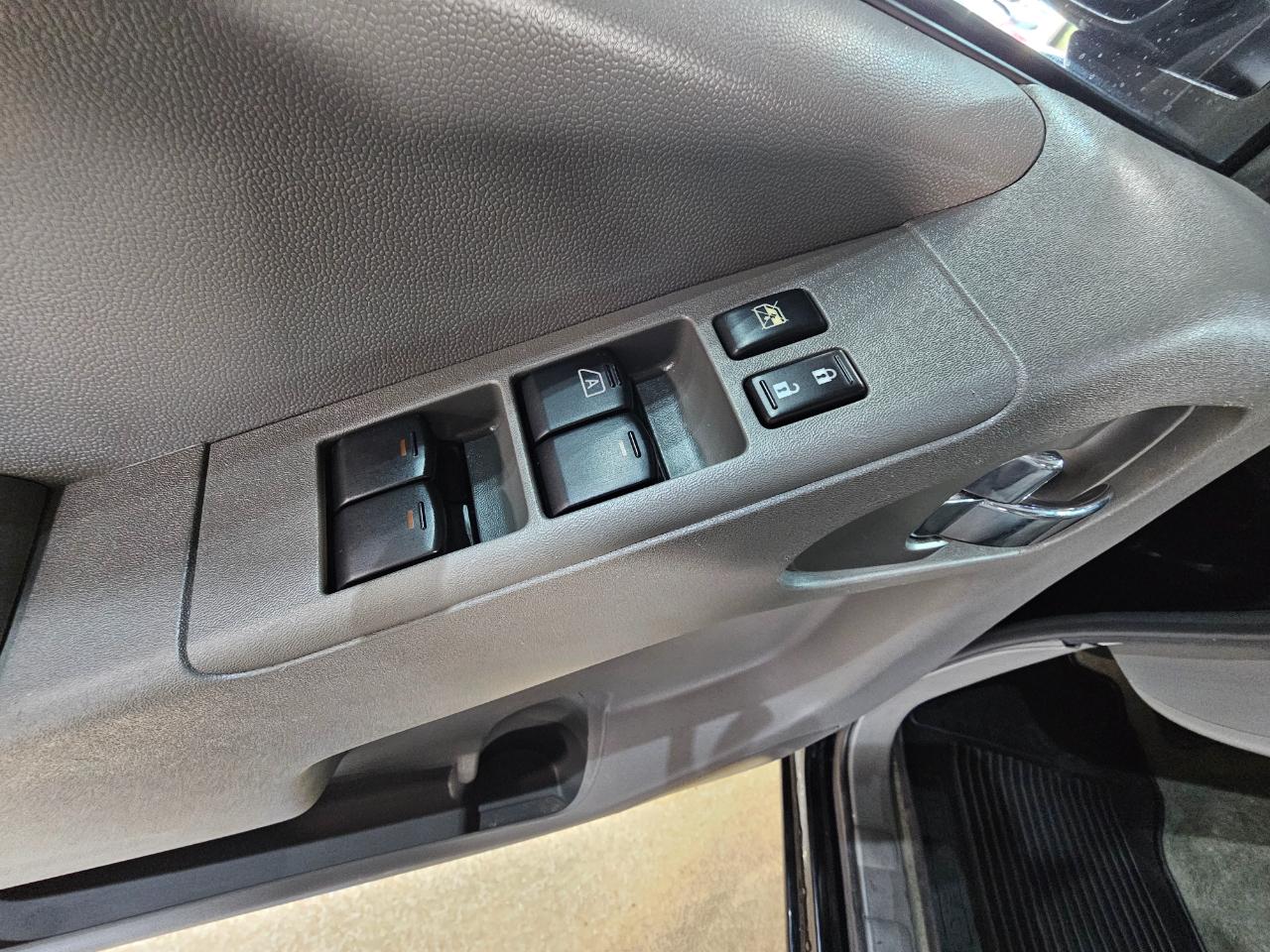 Nissan Frontier 4WD Crew Cab SWB Auto SV 2016