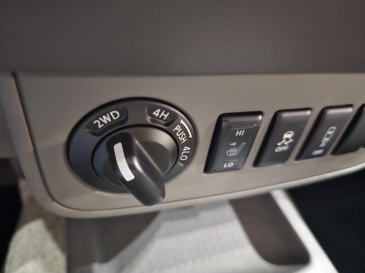 Nissan Frontier 4WD Crew Cab SWB Auto SV 2016