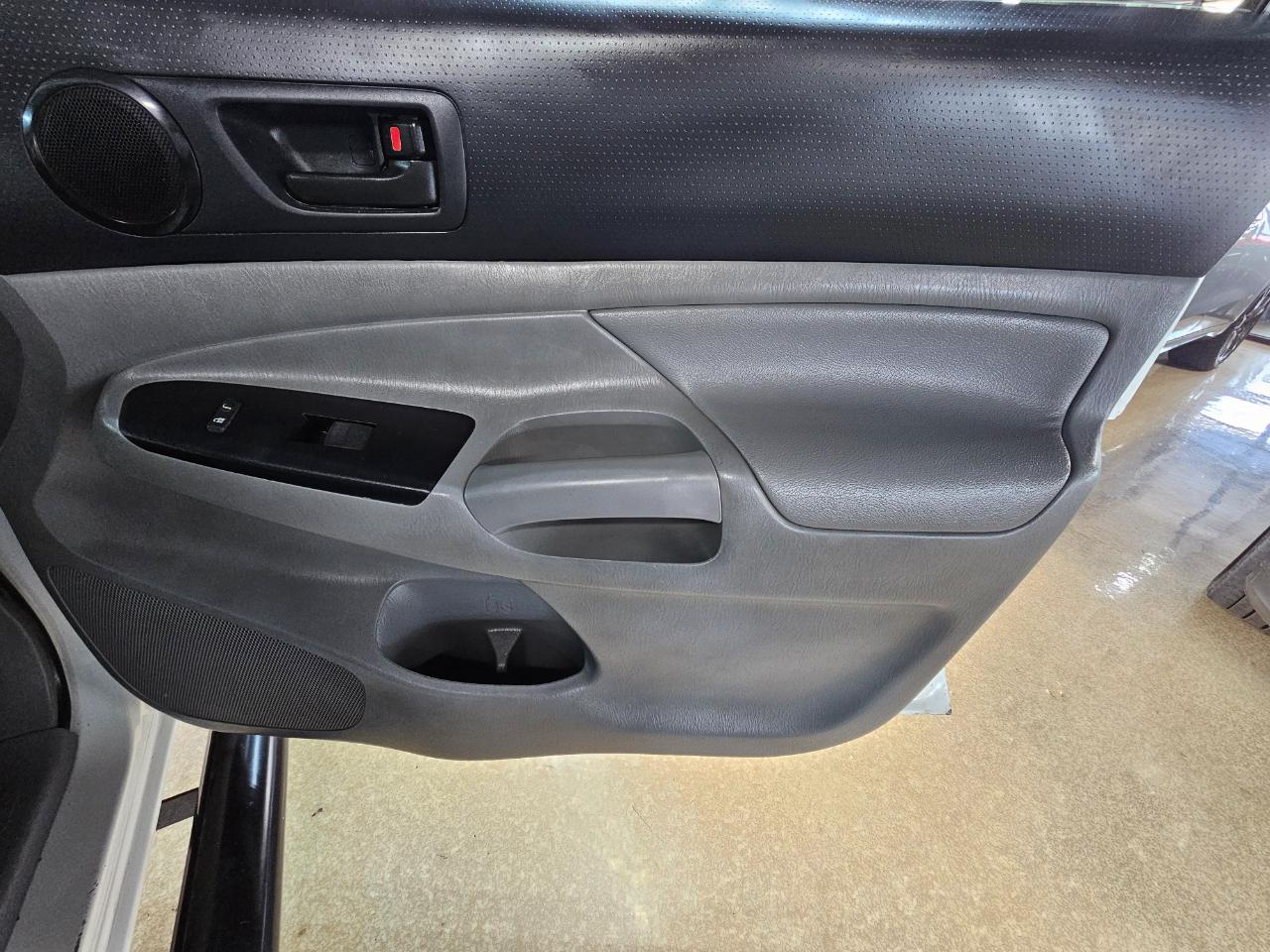 Toyota Tacoma 2WD Double Cab LB V6 AT PreRunner (Natl) 2015