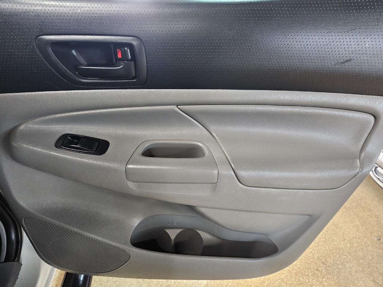 Toyota Tacoma 2WD Double Cab LB V6 AT PreRunner (Natl) 2015