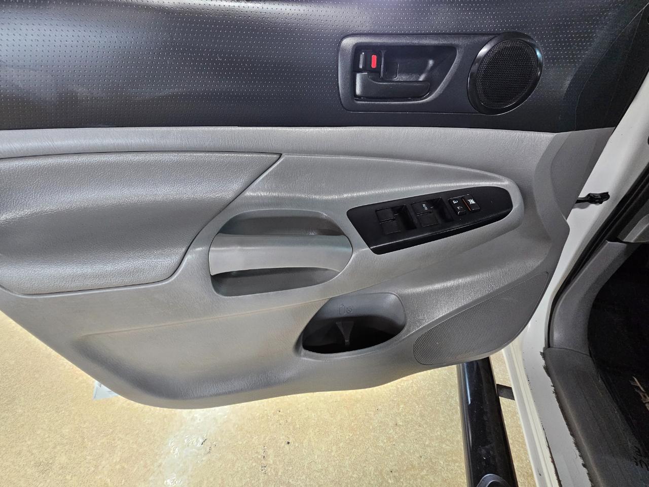 Toyota Tacoma 2WD Double Cab LB V6 AT PreRunner (Natl) 2015