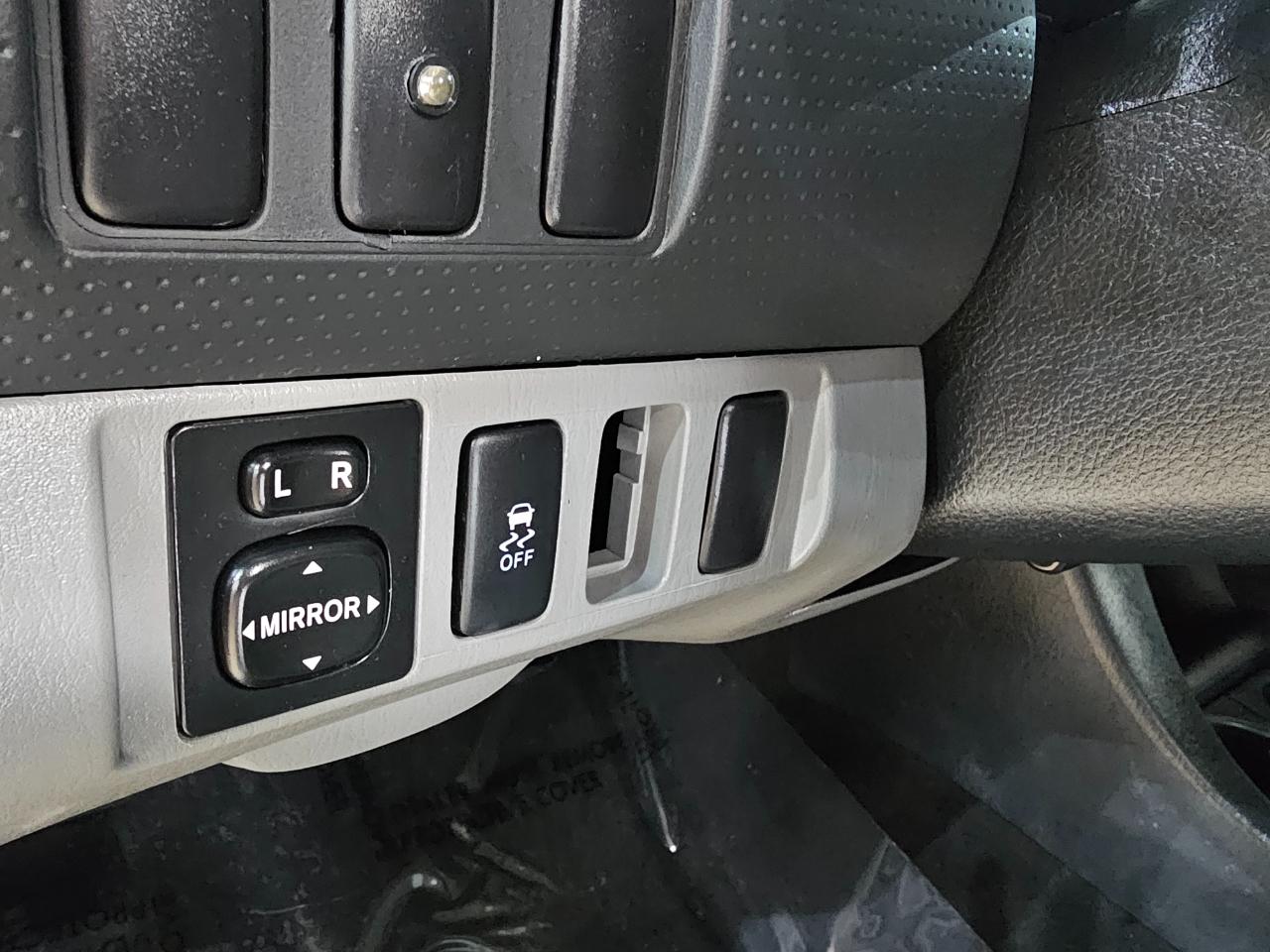 Toyota Tacoma 2WD Double Cab LB V6 AT PreRunner (Natl) 2015