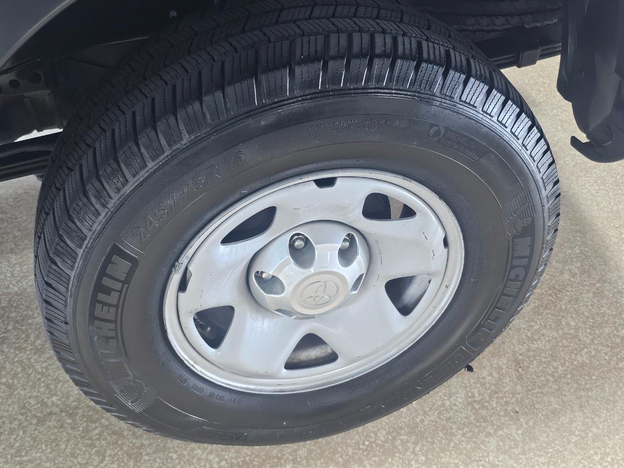 Toyota Tacoma 2WD Double Cab LB V6 AT PreRunner (Natl) 2015