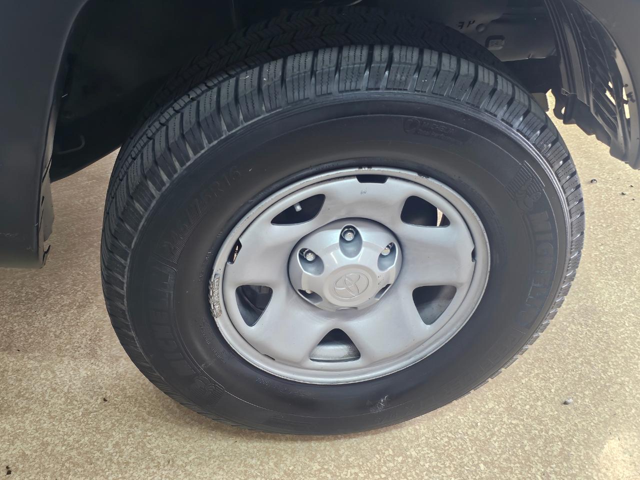 Toyota Tacoma 2WD Double Cab LB V6 AT PreRunner (Natl) 2015