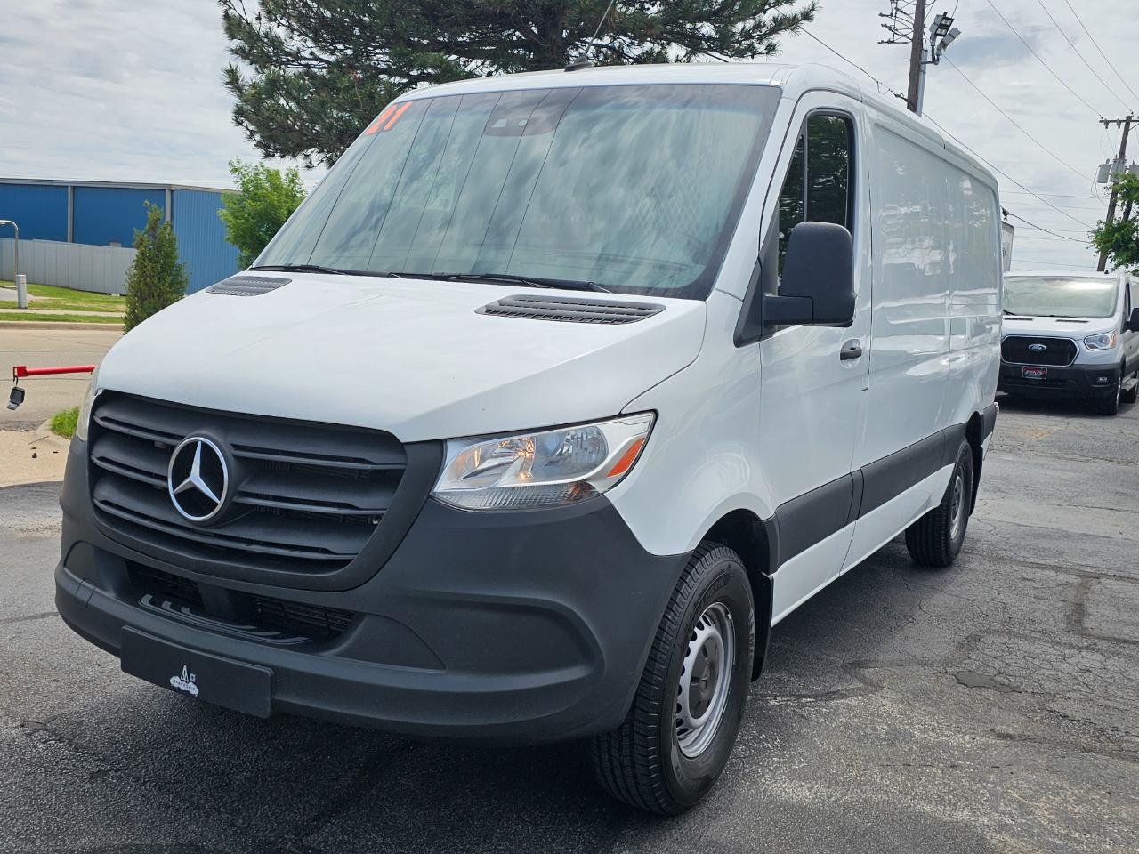 Mercedes-Benz Sprinter Van 2500 Standard Roof I4 Gas 144" RWD 2021
