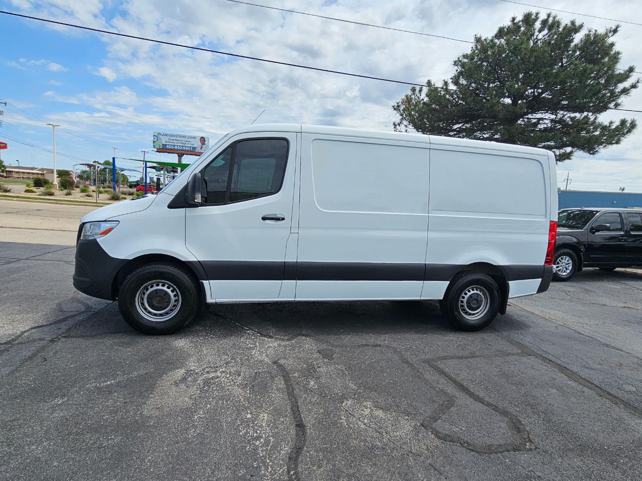 Mercedes-Benz Sprinter Van 2500 Standard Roof I4 Gas 144" RWD 2021