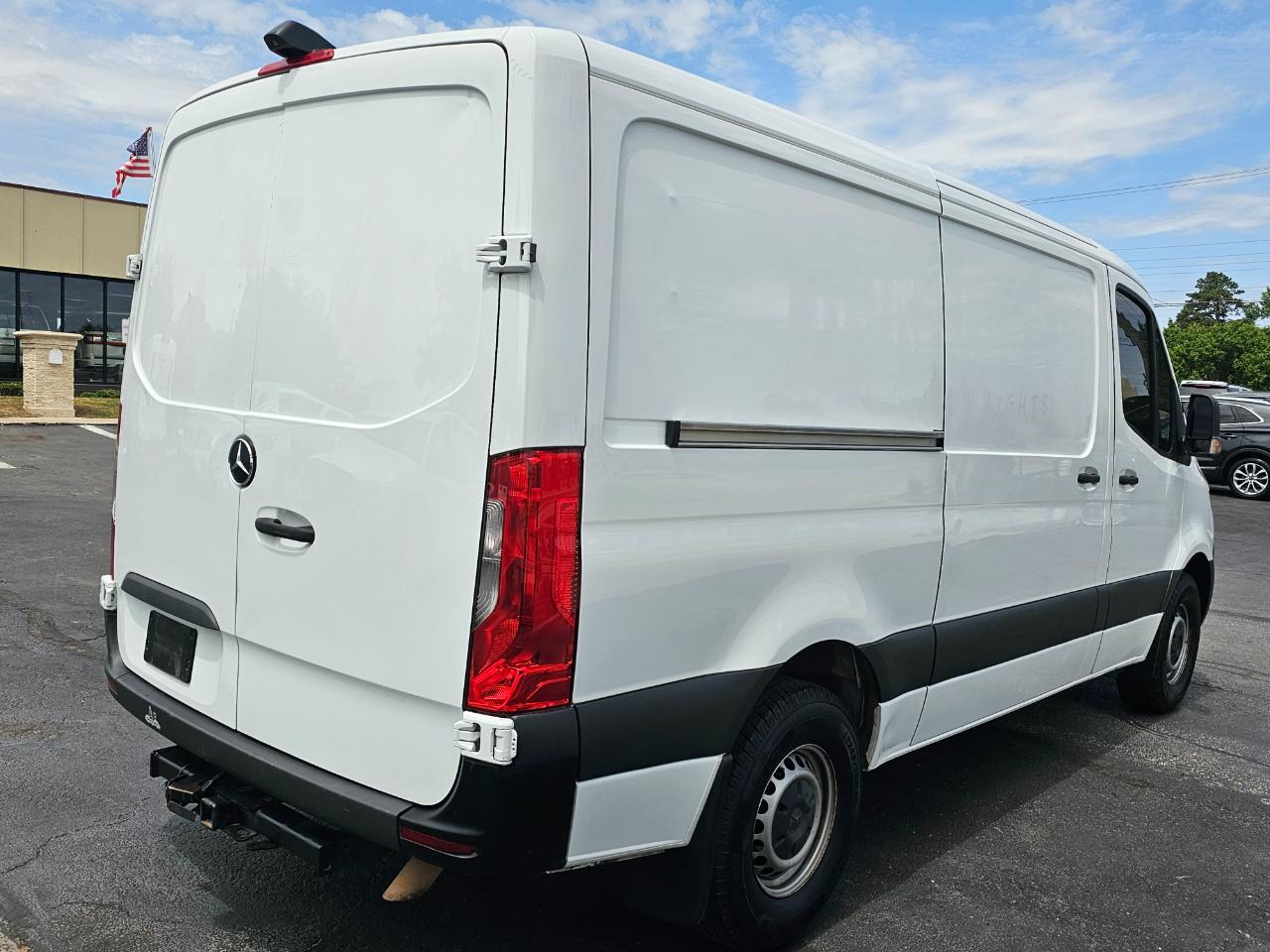 Mercedes-Benz Sprinter Van 2500 Standard Roof I4 Gas 144" RWD 2021