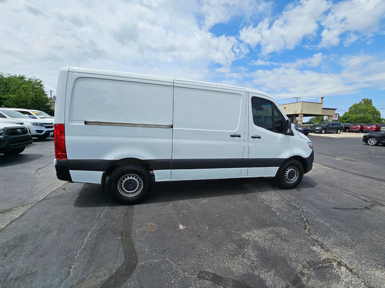 Mercedes-Benz Sprinter Van 2500 Standard Roof I4 Gas 144" RWD 2021