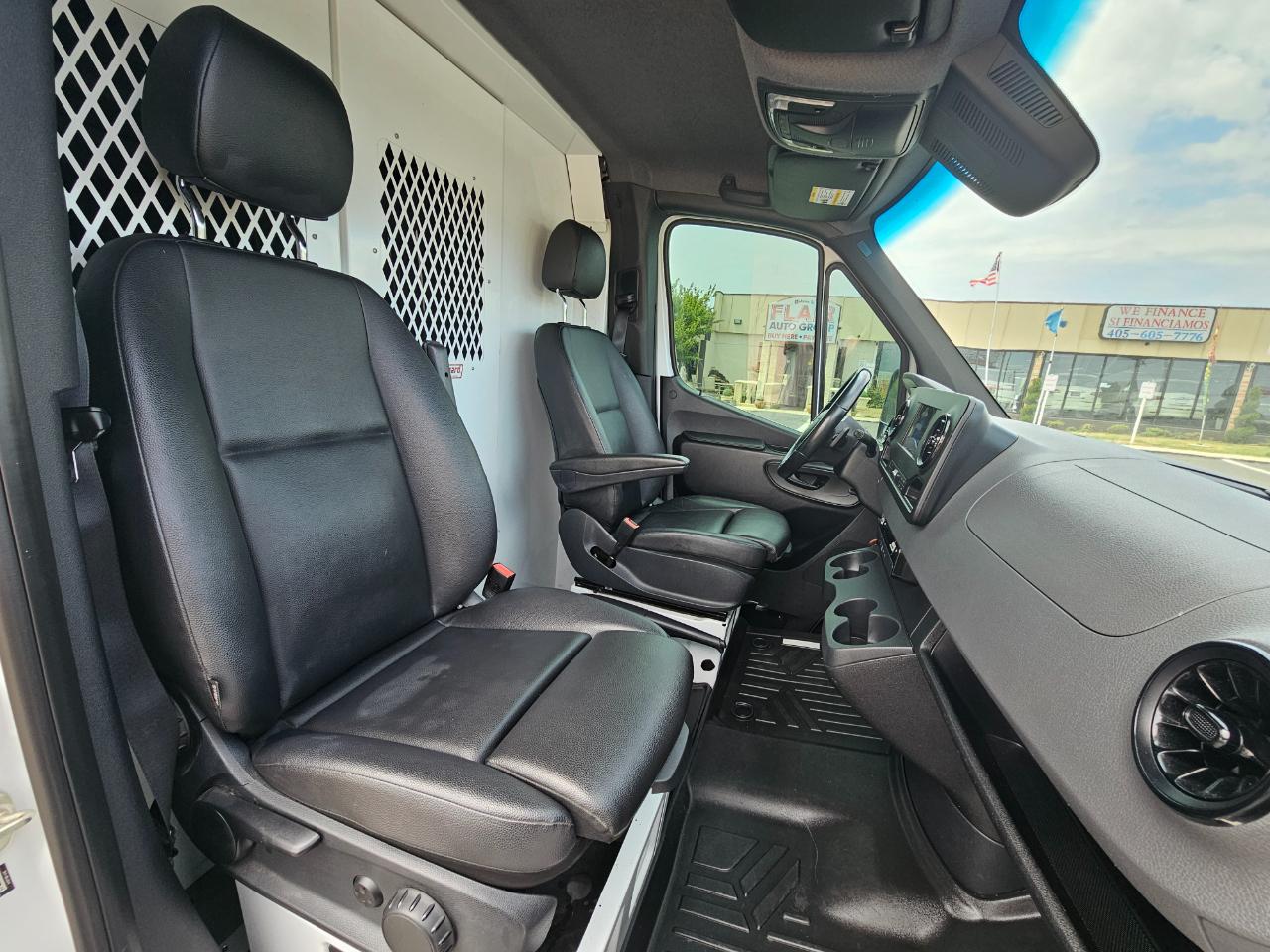 Mercedes-Benz Sprinter Van 2500 Standard Roof I4 Gas 144" RWD 2021