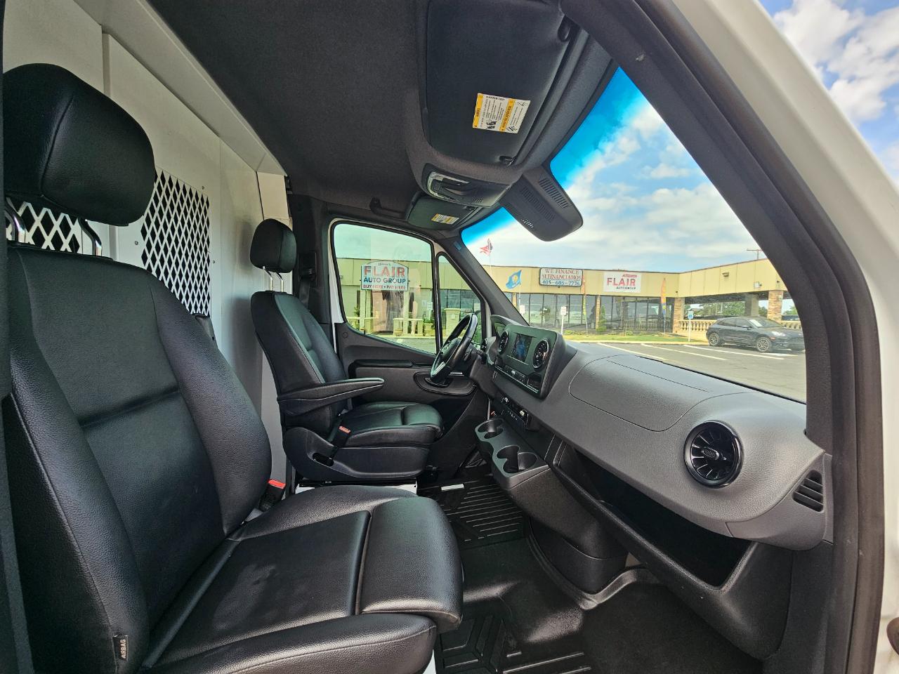 Mercedes-Benz Sprinter Van 2500 Standard Roof I4 Gas 144" RWD 2021
