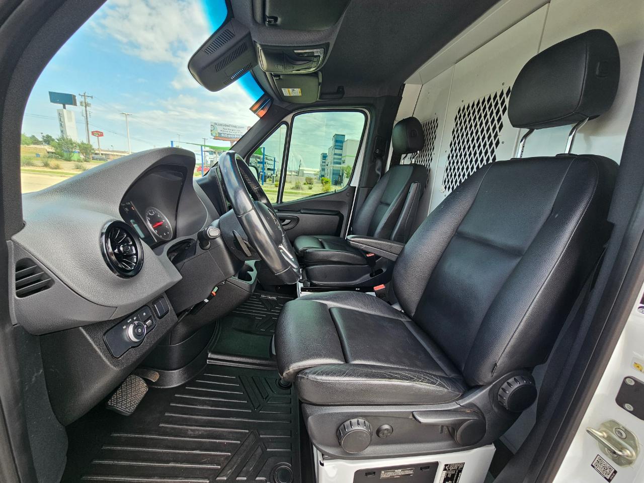 Mercedes-Benz Sprinter Van 2500 Standard Roof I4 Gas 144" RWD 2021