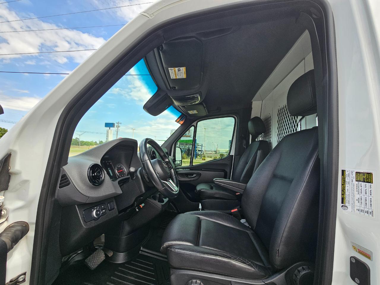 Mercedes-Benz Sprinter Van 2500 Standard Roof I4 Gas 144" RWD 2021