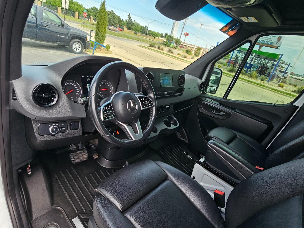 Mercedes-Benz Sprinter Van 2500 Standard Roof I4 Gas 144" RWD 2021