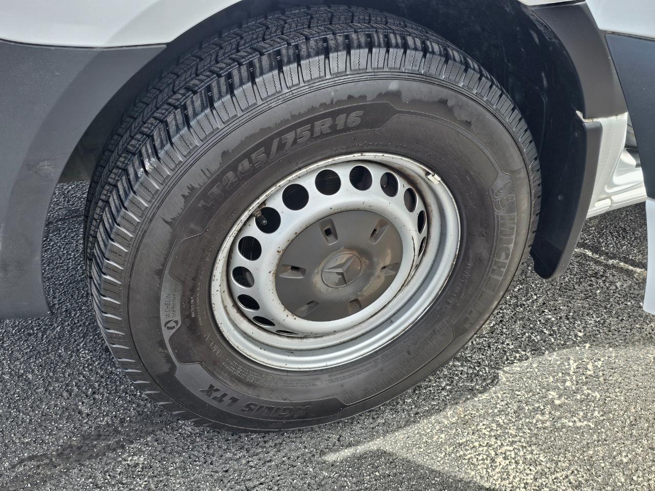 Mercedes-Benz Sprinter Van 2500 Standard Roof I4 Gas 144" RWD 2021