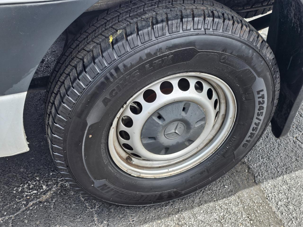 Mercedes-Benz Sprinter Van 2500 Standard Roof I4 Gas 144" RWD 2021