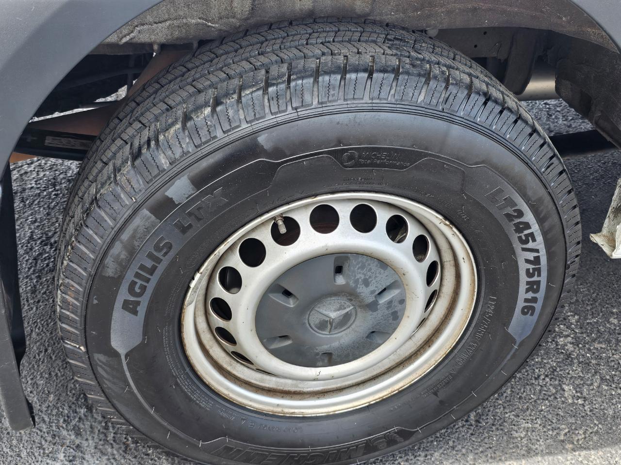 Mercedes-Benz Sprinter Van 2500 Standard Roof I4 Gas 144" RWD 2021