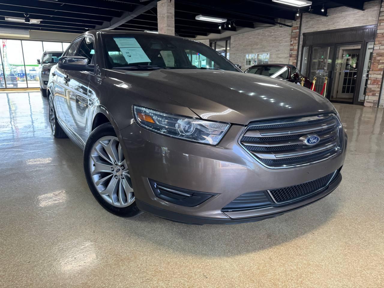 Ford Taurus 4dr Sdn Limited AWD 2015