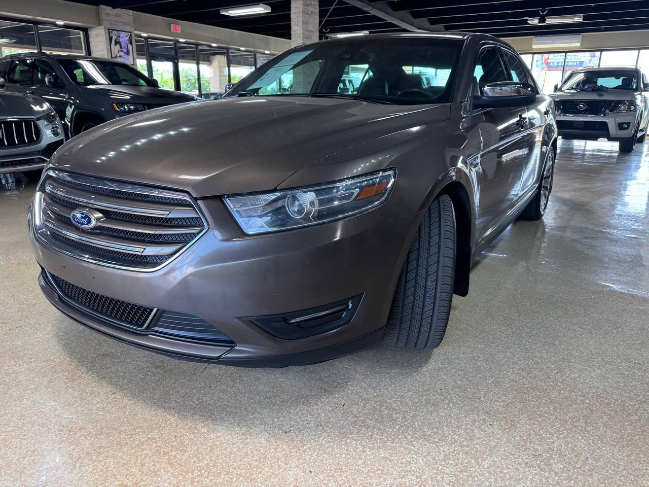 Ford Taurus 4dr Sdn Limited AWD 2015
