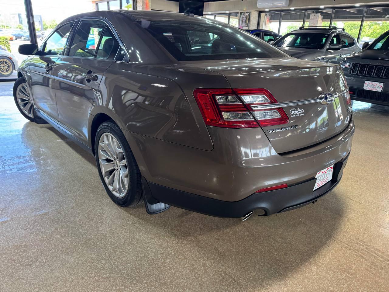 Ford Taurus 4dr Sdn Limited AWD 2015