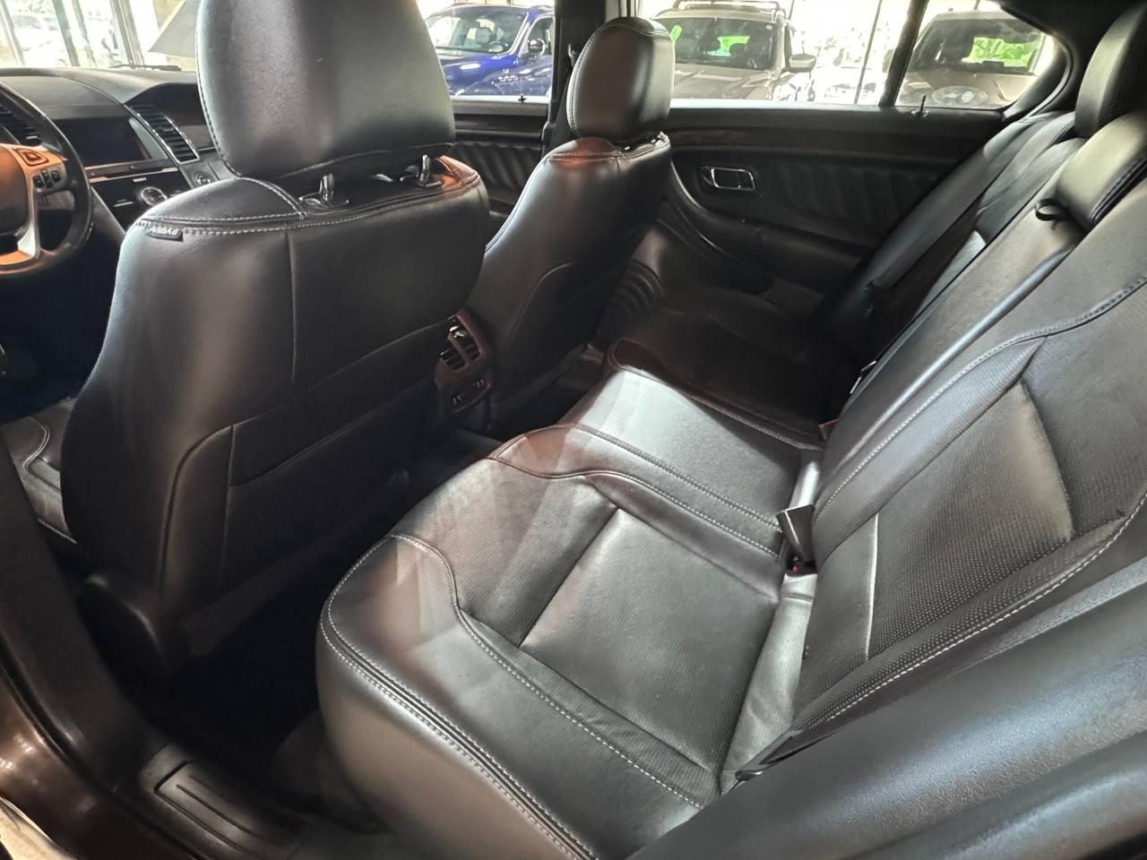 Ford Taurus 4dr Sdn Limited AWD 2015