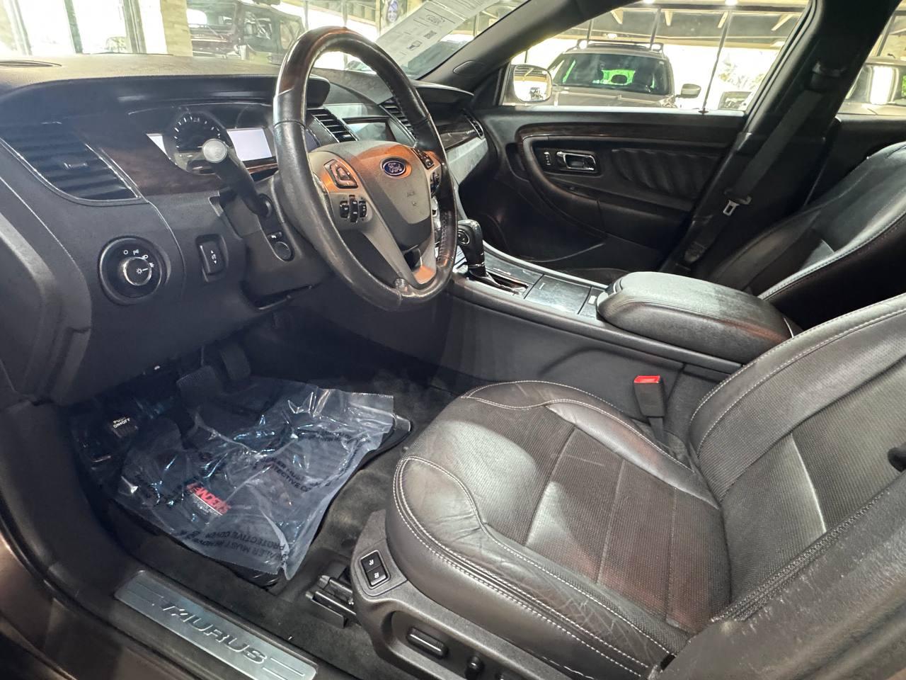 Ford Taurus 4dr Sdn Limited AWD 2015