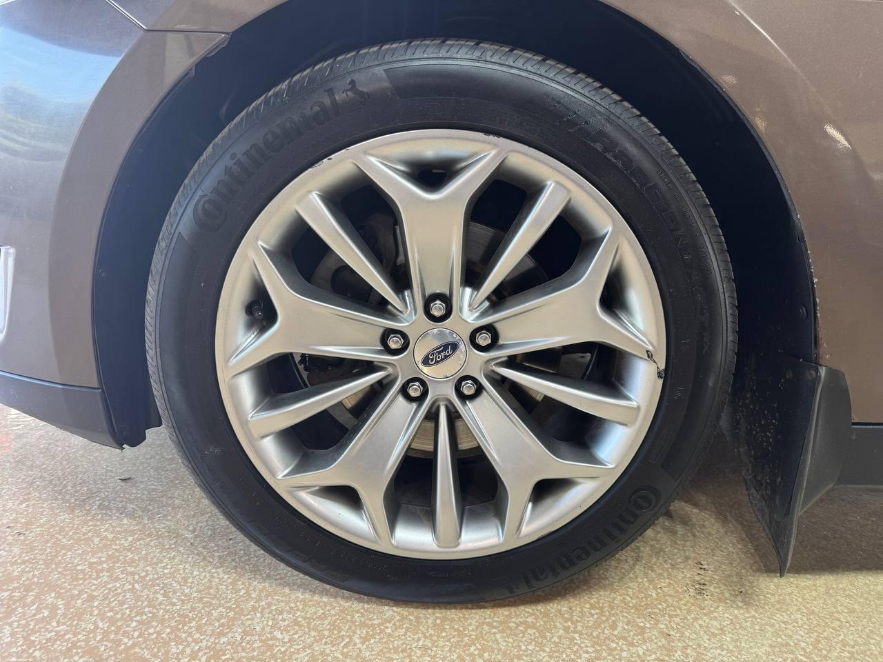 Ford Taurus 4dr Sdn Limited AWD 2015