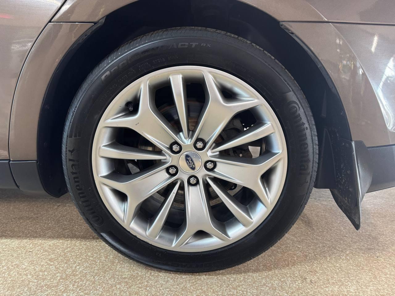Ford Taurus 4dr Sdn Limited AWD 2015